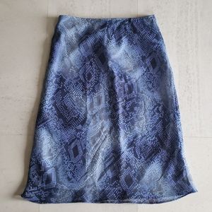 Women's lightweight slip on skirt